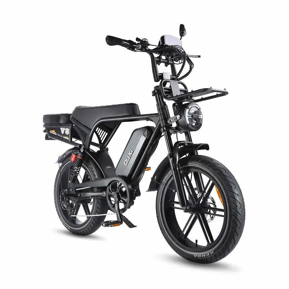 Siyah Ouxi V8 Ultra fatbike, yuvarlak far, ön bagaj ve geniş lastiklerle çapraz önden görünüm